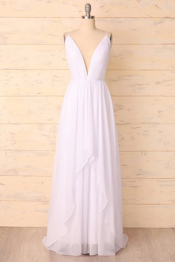 Vestido con cuello en V profundo